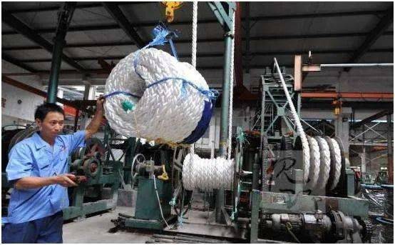 臺州日報 頭版報眼 驕傲 打破歐美企業(yè)壟斷,臨海四兄繩業(yè)產(chǎn)品首次應(yīng)用于深海油氣田作業(yè)平臺建設(shè)