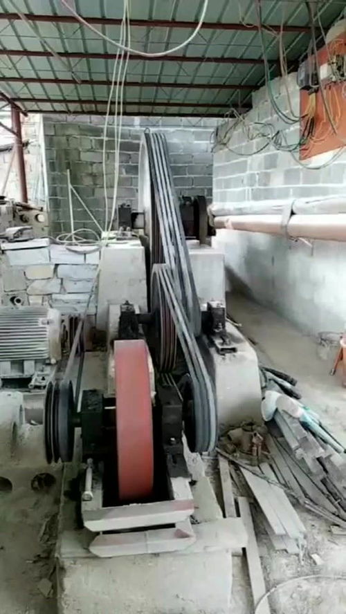 實拍工廠內一幕,原來繩子可以割開石頭,這場面太震撼了